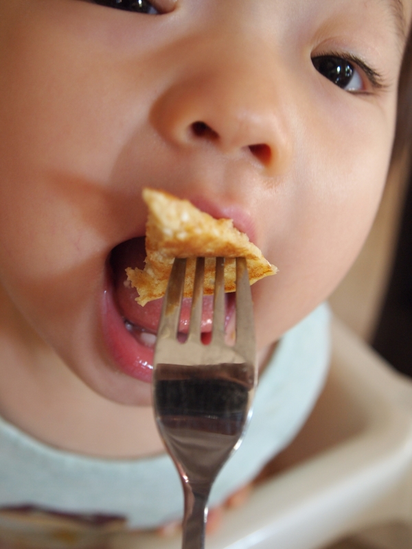 C eating pancakes